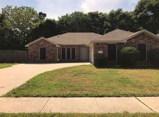 505 Saddlebrook Dr, Lancaster, TX 75146