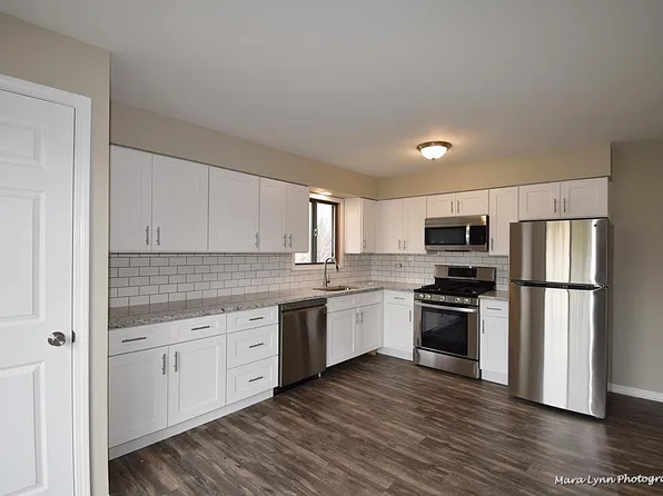 598 Rush St #C, Roselle, IL 60172