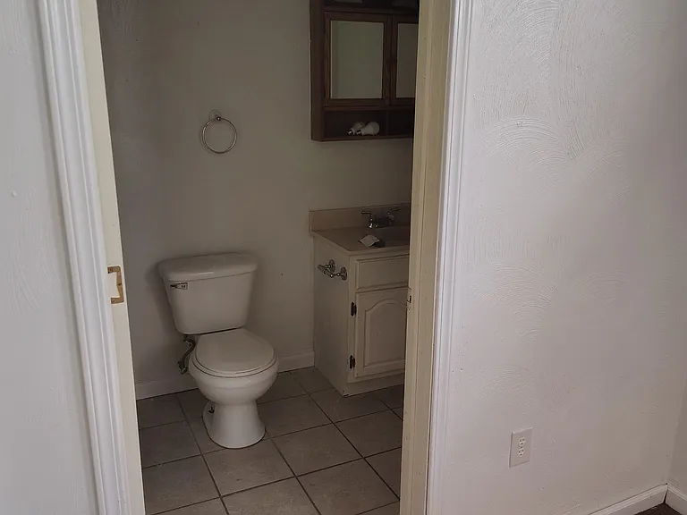 115 S 6th St #1 — Photo 11