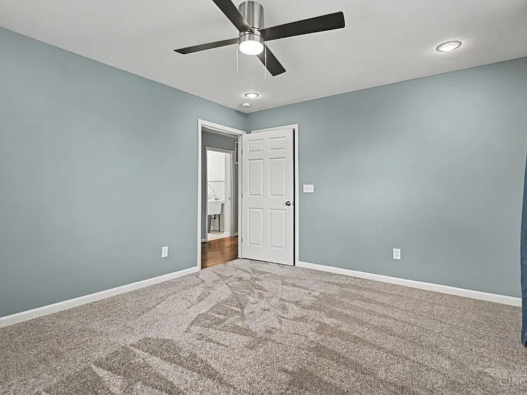 17 Washington Ave — Photo 24