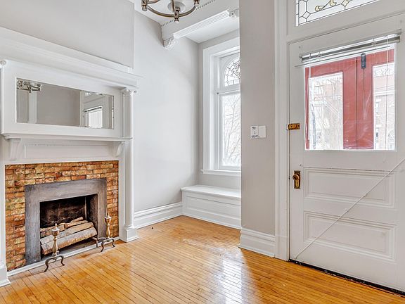 This entry provides a beautiful introduction to what you'll find in the rest of this lovely apartment: crisp white woodwork, high ceilings, and terrific natural light