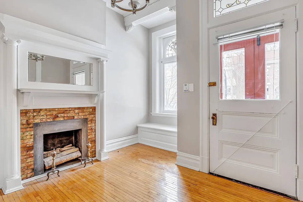 This entry provides a beautiful introduction to what you'll find in the rest of this lovely apartment: crisp white woodwork, high ceilings, and terrific natural light - 6362 Aurelia St #2