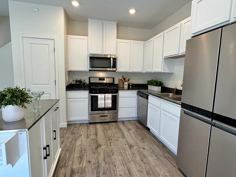 8768 Scenic Sky Dr — Photo 1