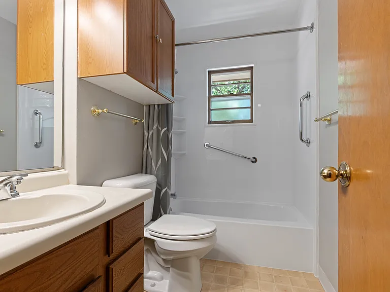 2523-2525 Holmes St #2523 — Photo 7