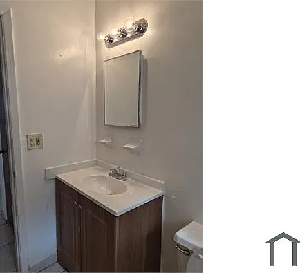 854 E Orange St — Photo 2