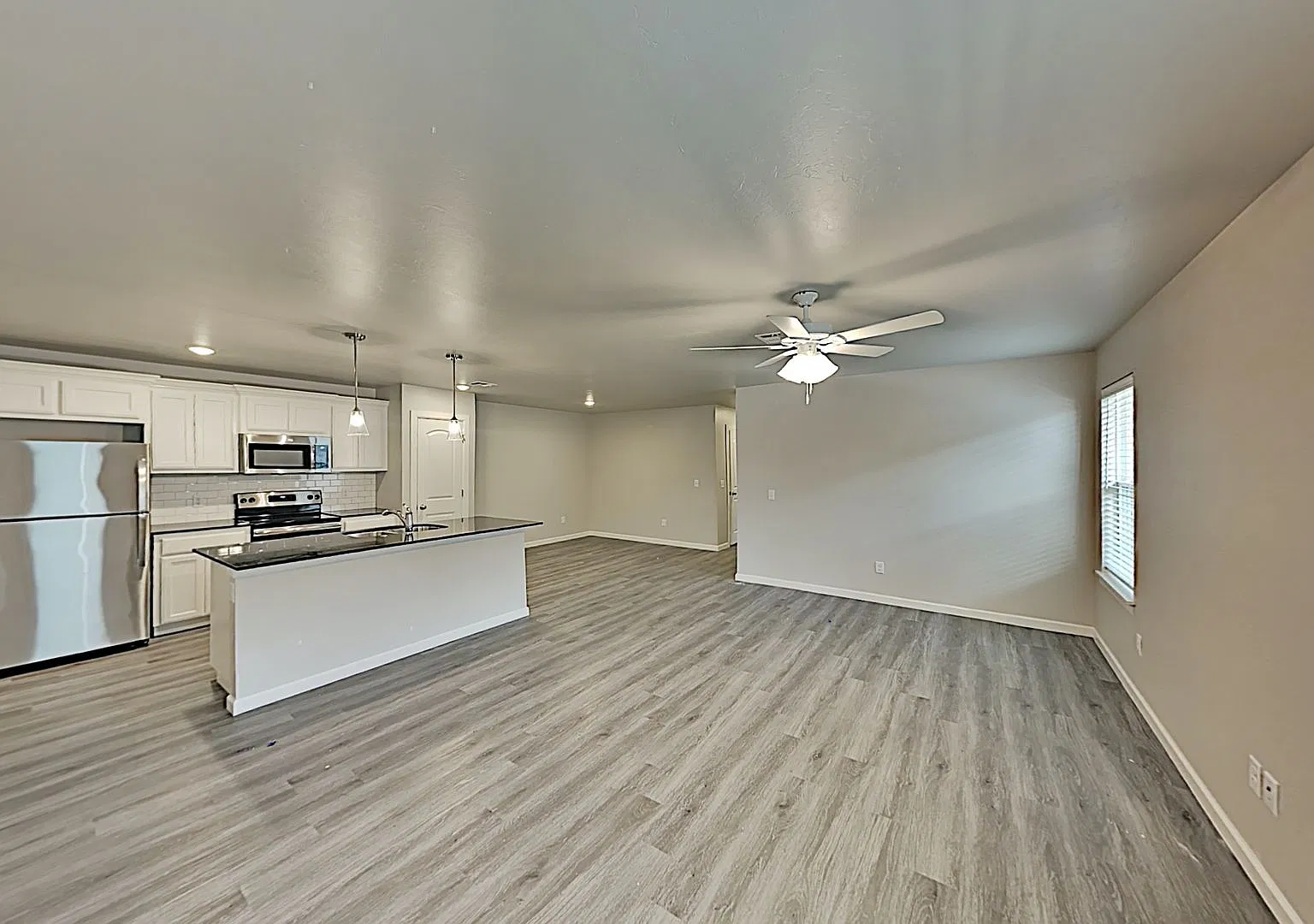 2 Bedroom 2 Bathroom 2 Car Garage Duplex close to Broadway Extension, a short distance from Edmon... — Photo 3