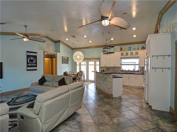 3rd image of 2151 SE South Buttonwood Dr