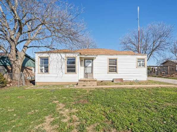 604 E Fitzgerald St, Bangs, TX 76823