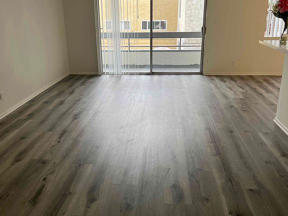 3rd image of 4424 Woodman Ave APT 206
