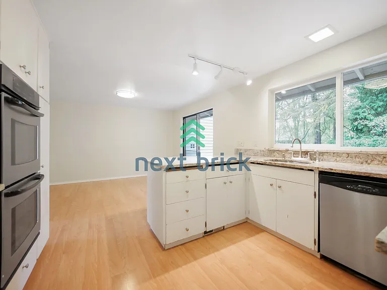 14469 NE 12th Pl — Photo 11