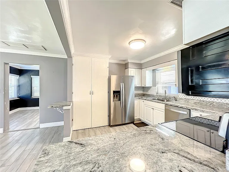 1006 E 11th Ave — Photo 13