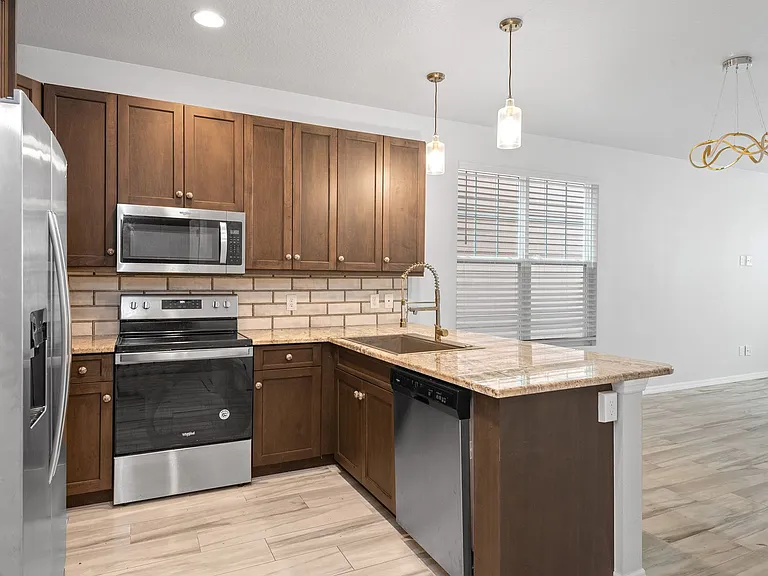 537 Sunbranch Ln — Photo 4