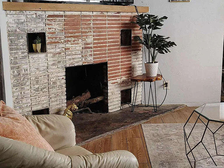2825 E Manchester St — Photo 2