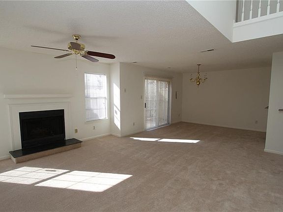3rd image of 5025 Heathglen Cir