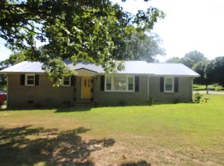 207 S Hummingbird Ln, Dickson, TN 37055