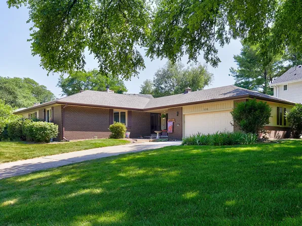 10670 Ridgeview Dr, Clive, IA 50325