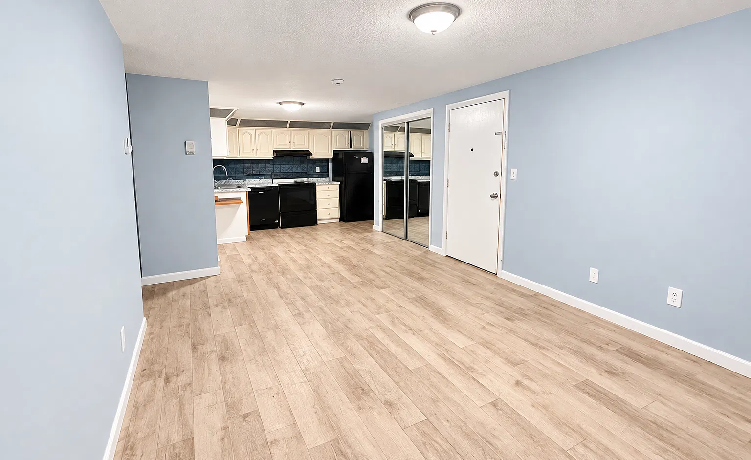 2 bed, 689 sqft, $2,000 — Photo 2