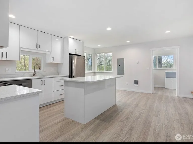4656 Bay Rd — Photo 10