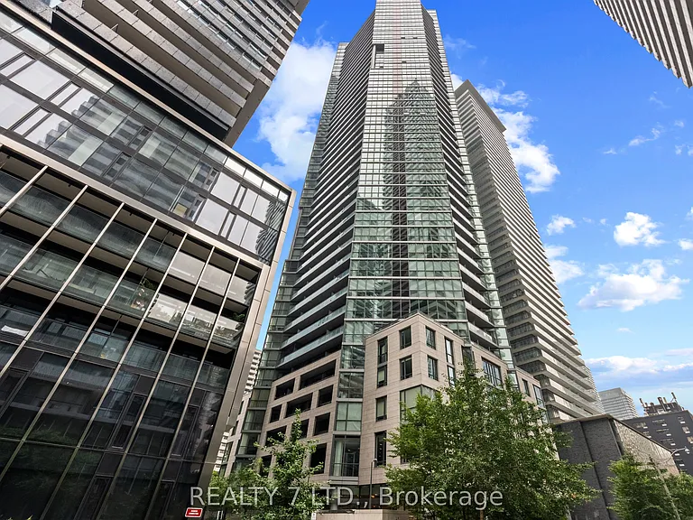 45 Charles St E #1808 — Photo 4