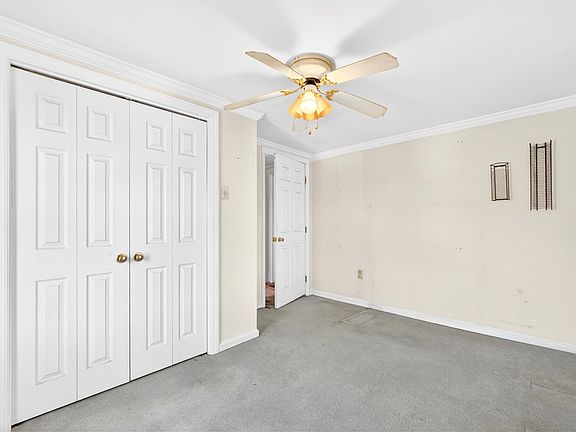 26th image of 335 Taylor Ave