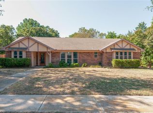 1916 Lincolnshire Dr, Bedford, TX 76021