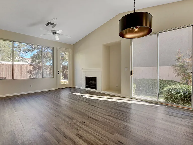 7616 Vista Hills Dr — Photo 8