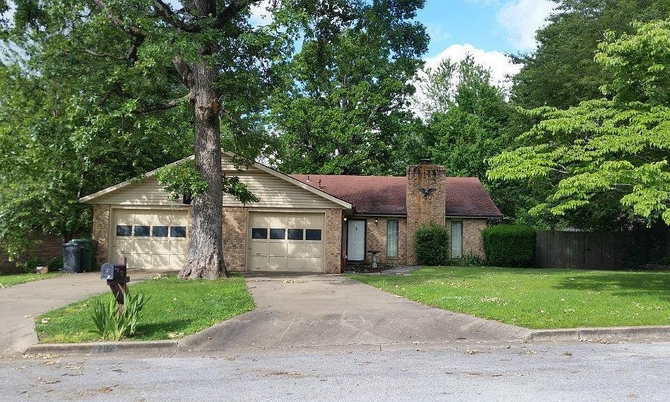1st image of 702 N Kingswood Dr