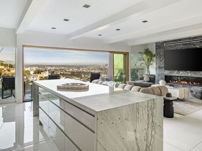 8638 Hollywood Blvd, Los Angeles, CA, 90069