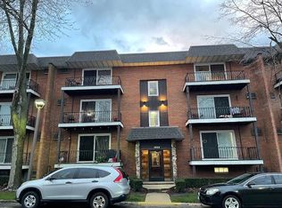 1444 Carriage Ln APT 2, Westmont, IL 60559