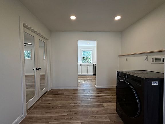 5th image of 1218 Woodlawn Blvd