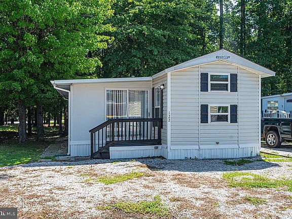 2nd image of 122 Skipjack Cir
