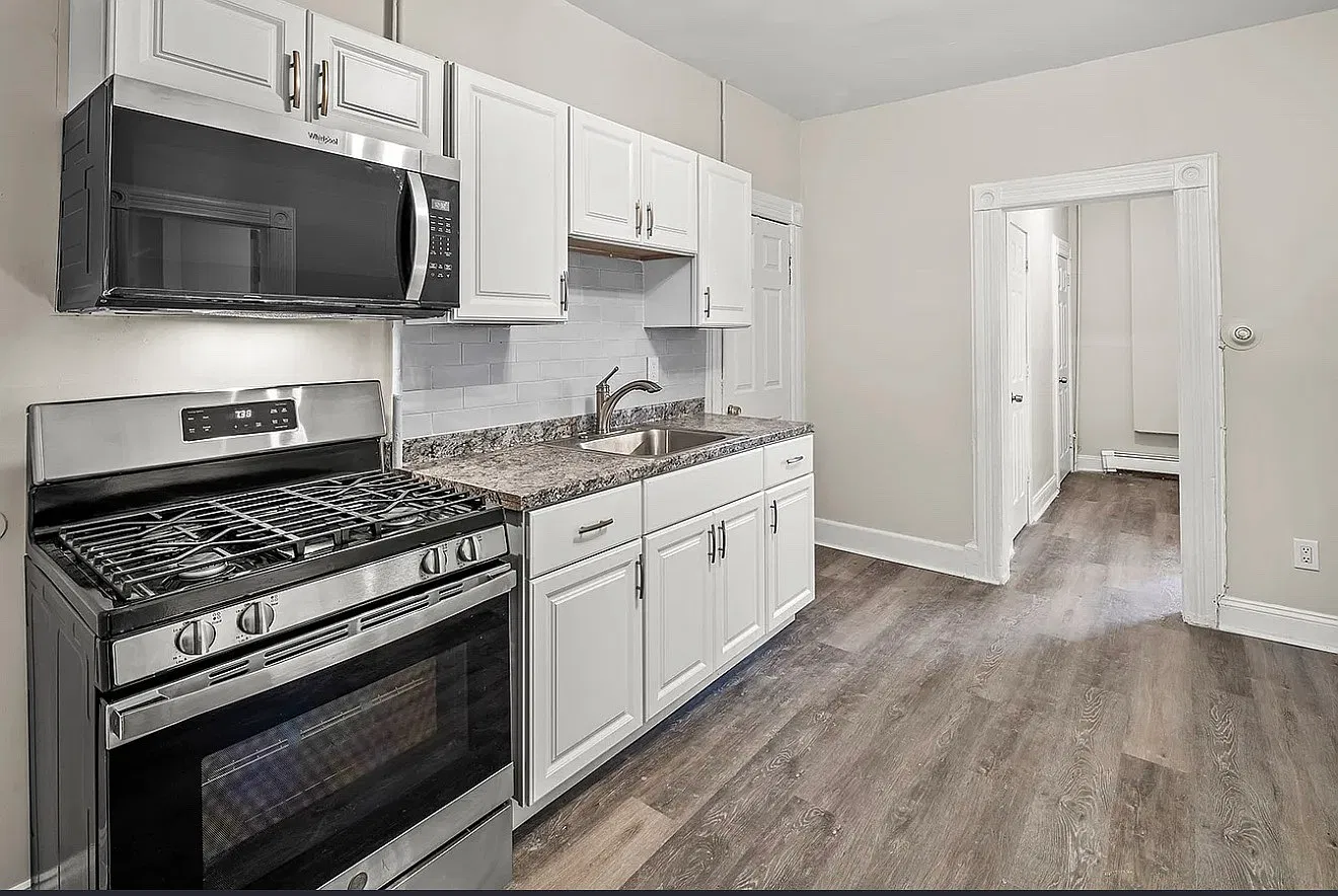 2 bed, 800 sqft, $1,600 — Photo 1