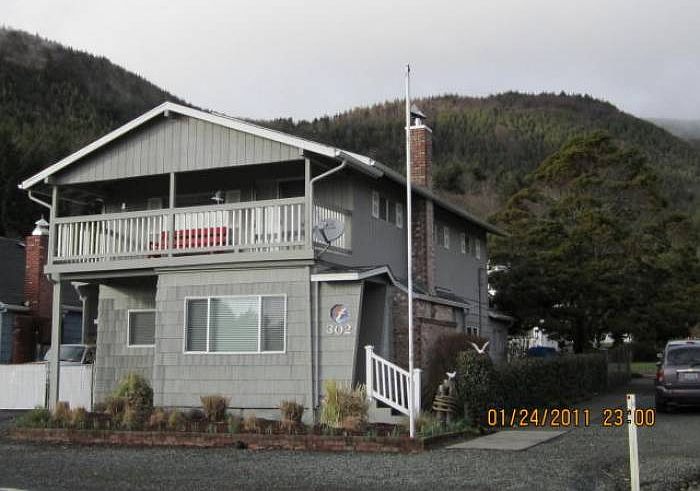 FRONT OF HOUSE FACING BAY