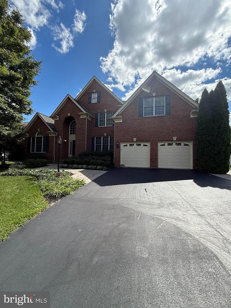 15081 Sycamore Hills Pl