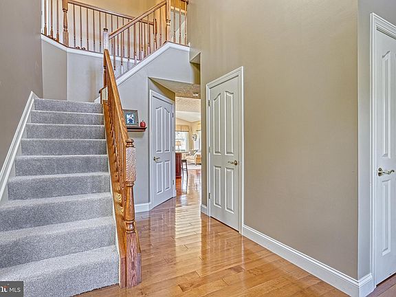 3rd image of 604 Myrtle Ln