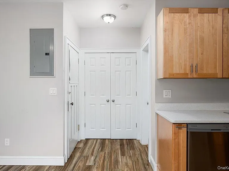 548 Warburton Ave #2E — Photo 4