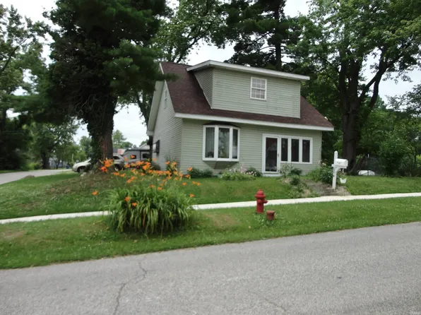 104 W Grissom Ave, Mitchell, IN 47446
