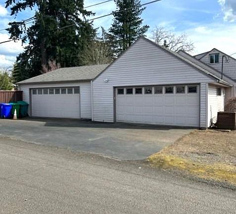 4th image of 13800 SE Briggs St