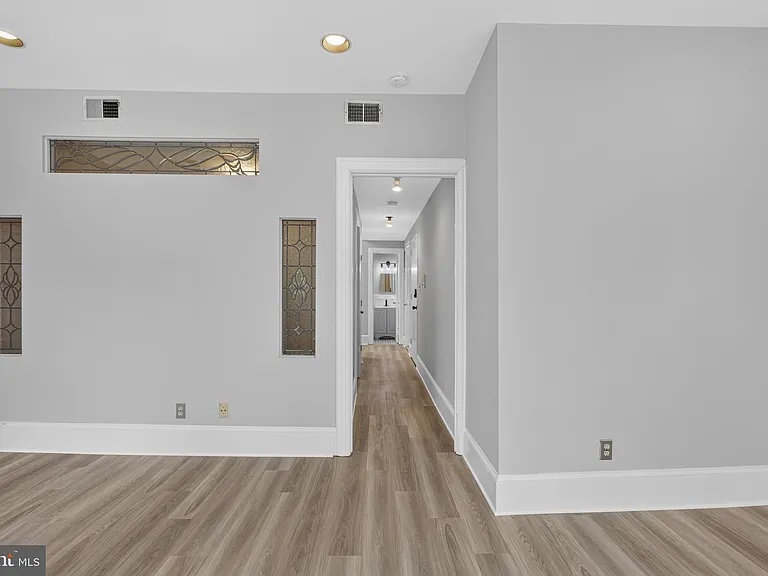 705 8th St SE #200 — Photo 7