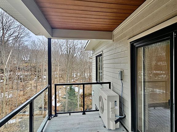 4th image of 11 B Salt Dock Rd #402