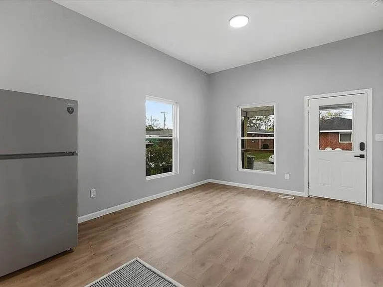 1901 Walker Ave — Photo 3