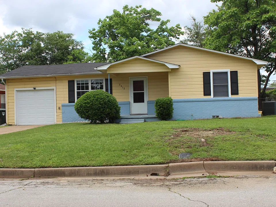 2312 Plume Dr