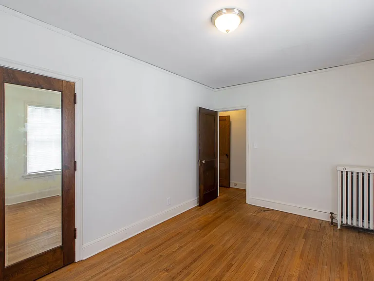 2434 Dupont Ave S — Photo 26