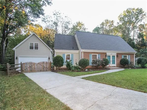 7640 Winterset Dr, Charlotte, NC 28270