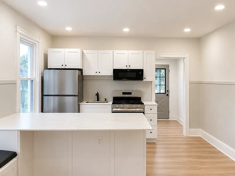 203 N Main St — Photo 2
