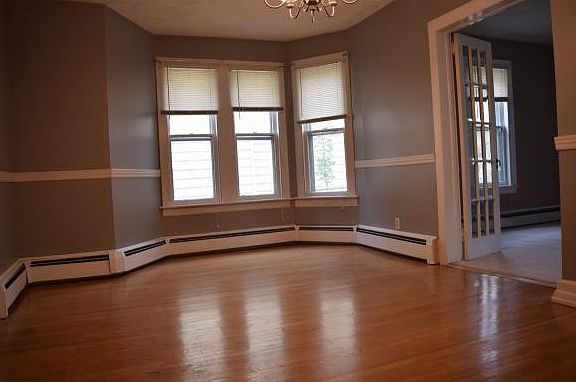 2nd image of 11 Carlton St