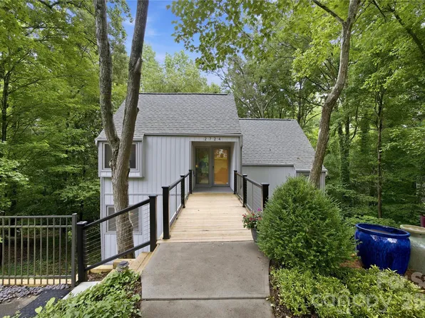 2724 Huntingtowne Farms Ln, Charlotte, NC 28210