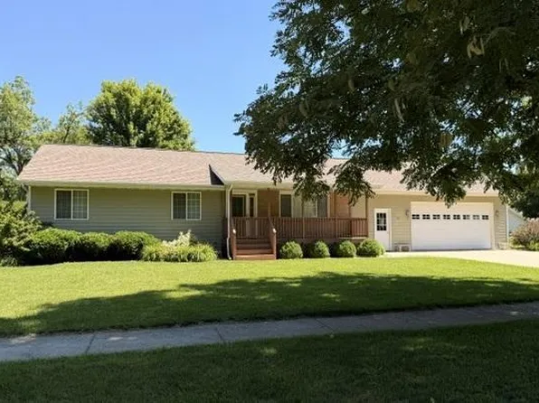 521 11th St, Heron Lake, MN 56137