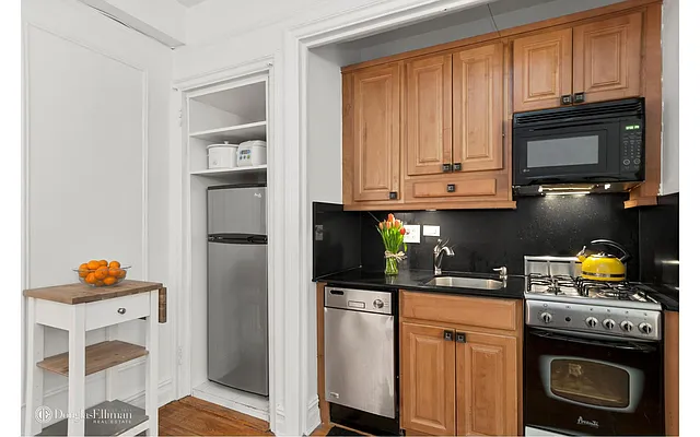 Sold by Douglas Elliman | media 2