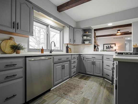 5th image of 1601 Terrace Dr